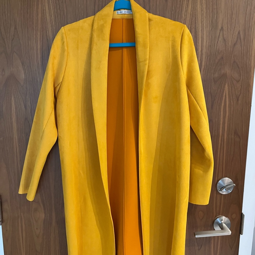 Yellow coat | Zara
